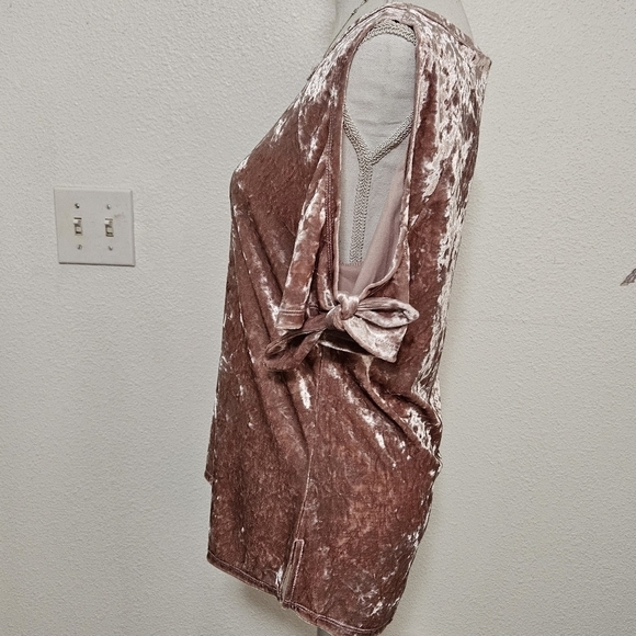 Sanctuary velvet like cold shoulder top size small - Picture 7 of 10